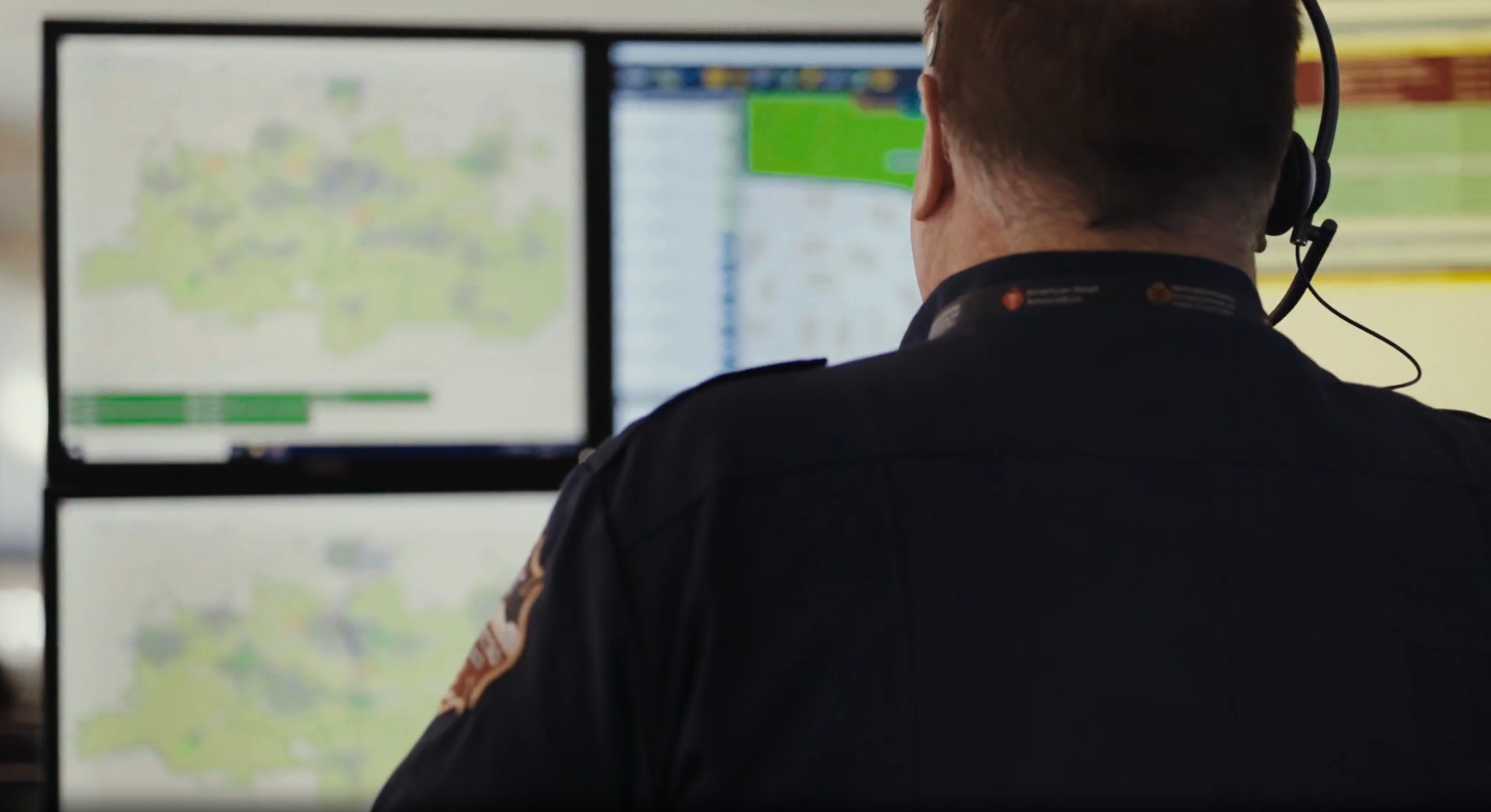 911 dispatcher looking at several screens